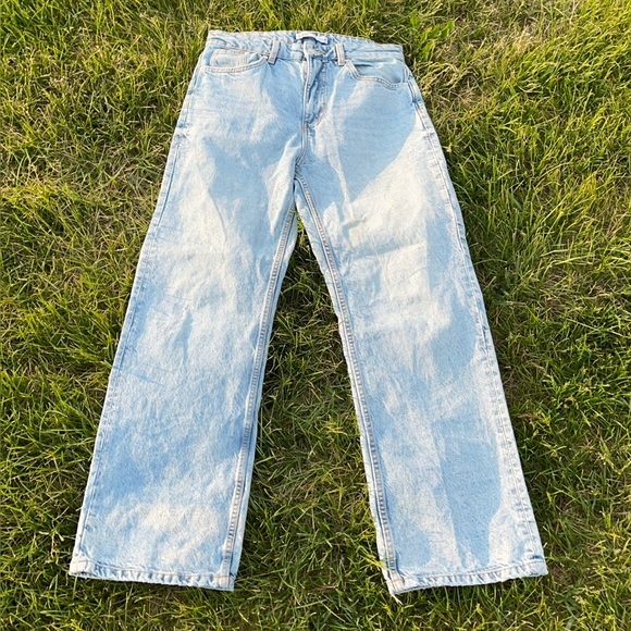 Zara Blue Relaxed Jeans with Vintage-Inspired Wash